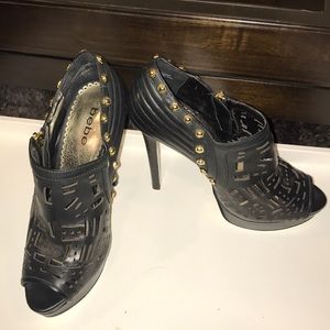 New Bebe heels